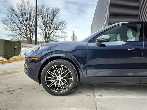 2025 Porsche Cayenne AWD