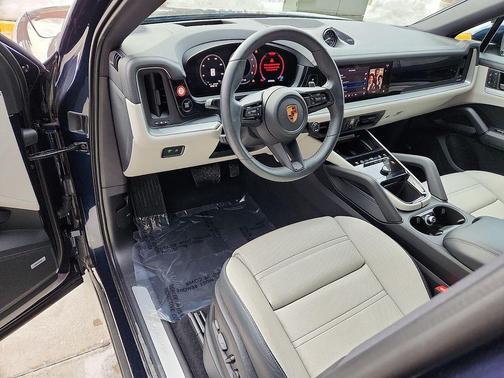 2025 Porsche Cayenne AWD