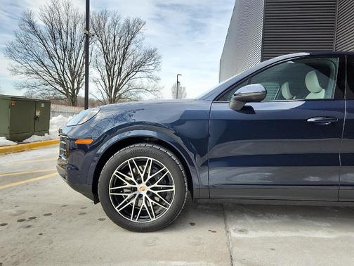 2025 Porsche Cayenne AWD