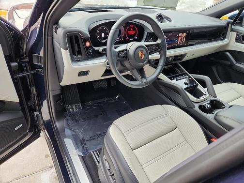 2025 Porsche Cayenne AWD