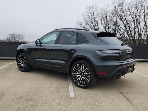 2026 Porsche Macan Base