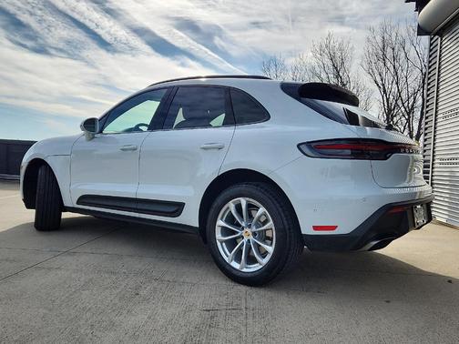 2025 Porsche Macan 
