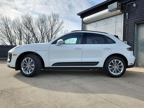 2025 Porsche Macan 