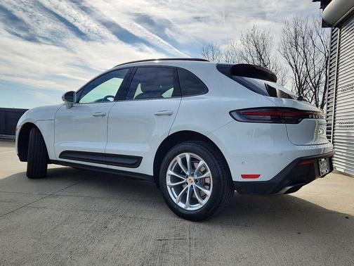 2025 Porsche Macan 