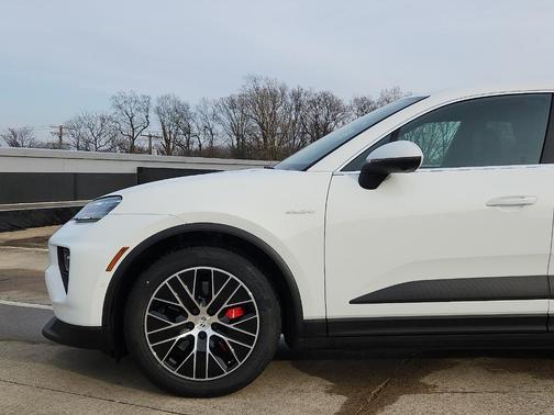 2026 Porsche Macan 4S