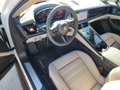2026 Porsche Panamera 4