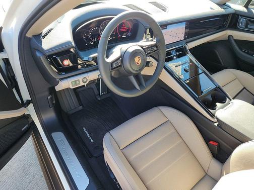 2026 Porsche Panamera 4