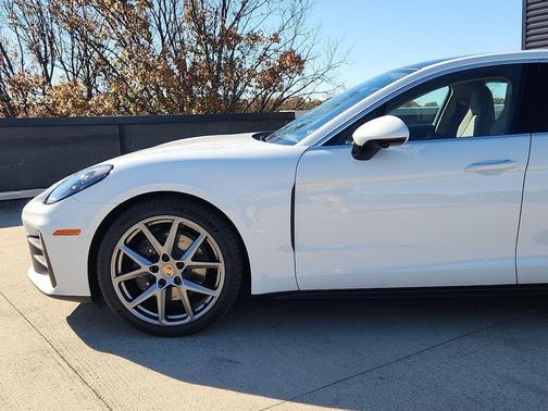 2026 Porsche Panamera 4