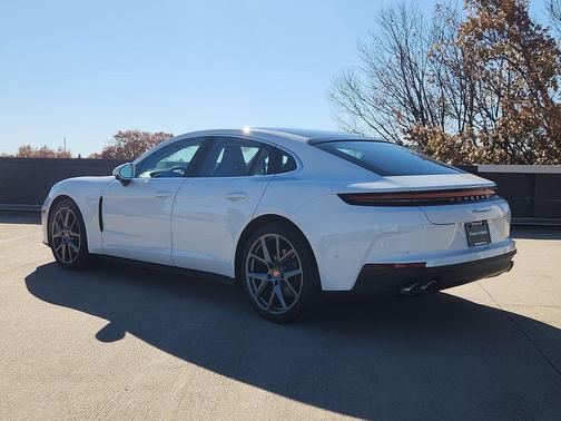 2026 Porsche Panamera 4