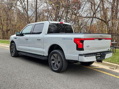 2024 Ford F-150 Lightning LARIAT