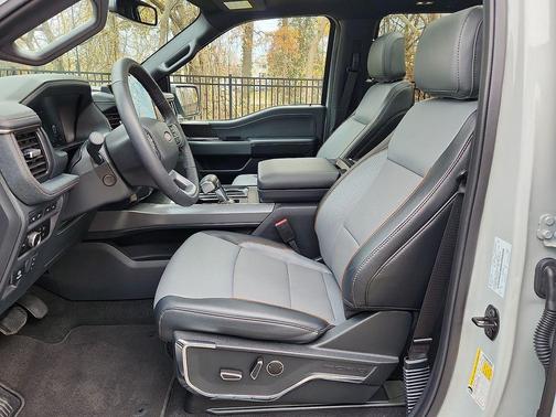 2024 Ford F-150 Lightning LARIAT