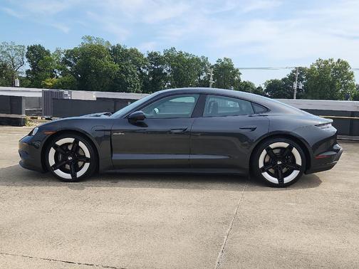 2025 Porsche Taycan 