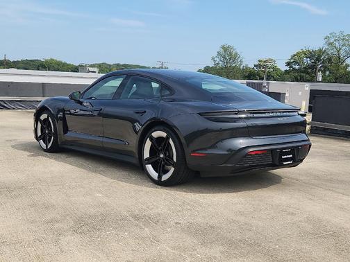 2025 Porsche Taycan 