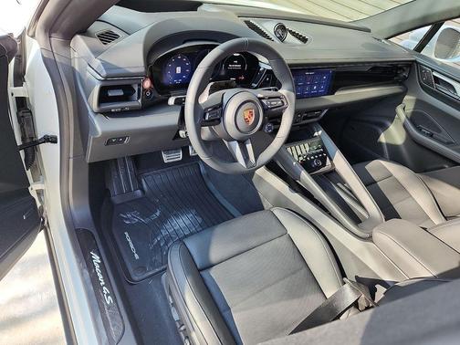 2026 Porsche Macan 4S