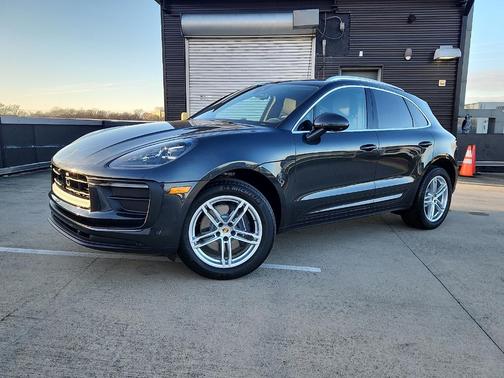 2026 Porsche Macan Base