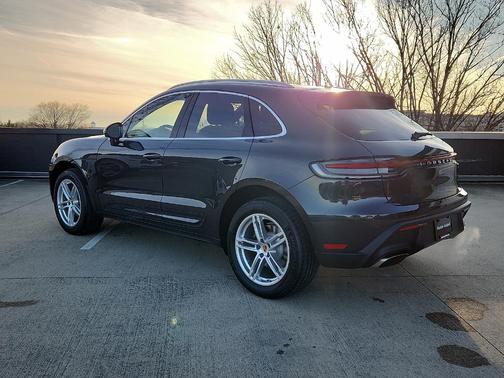 2026 Porsche Macan Base