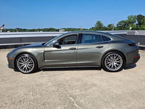 2025 Porsche Panamera 4