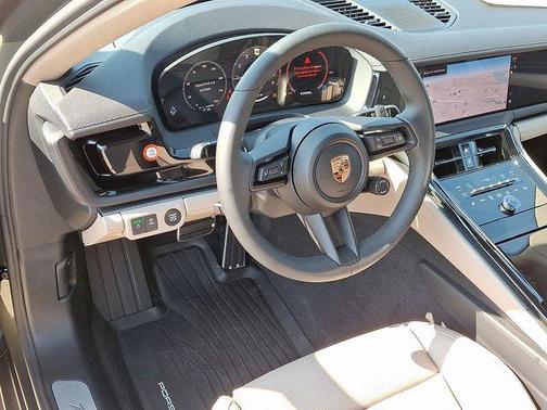 2025 Porsche Panamera 4