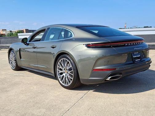 2025 Porsche Panamera 4