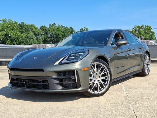 2025 Porsche Panamera 4