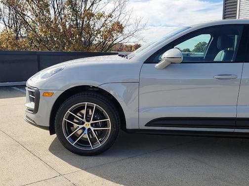 2026 Porsche Macan Base