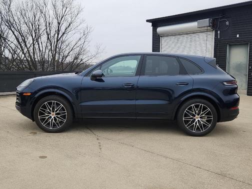2025 Porsche Cayenne Base