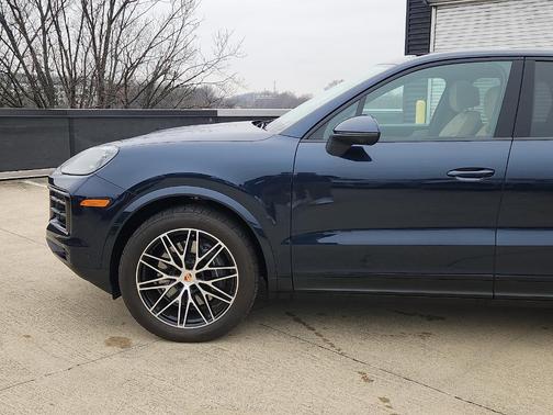 2025 Porsche Cayenne Base