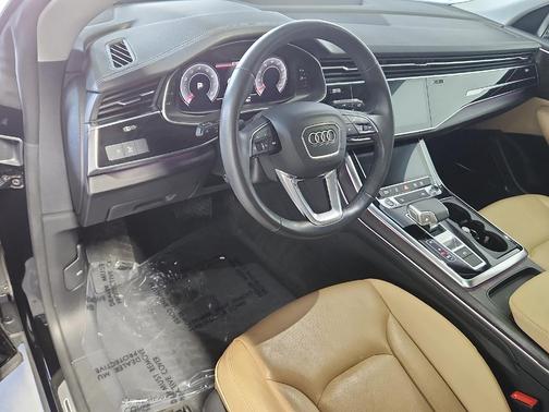 Mythos Black Metallic 2023 Audi Q8 55 Premium Plus