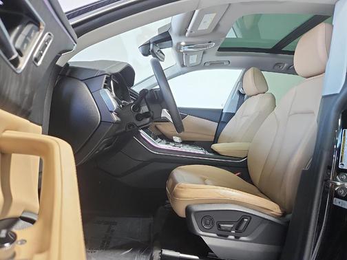 Mythos Black Metallic 2023 Audi Q8 55 Premium Plus