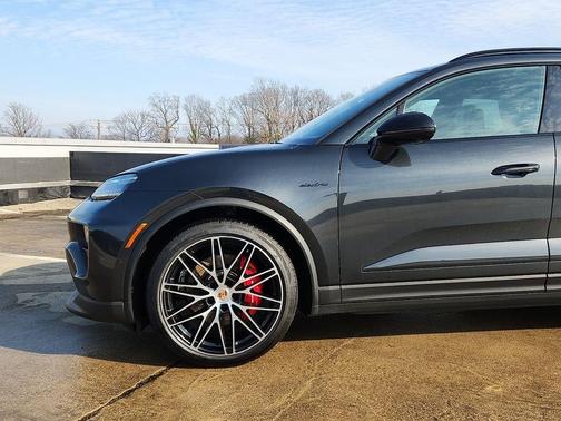 2025 Porsche Macan 4S