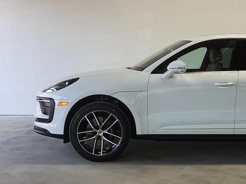 Carrara White 2026 Porsche Macan Base