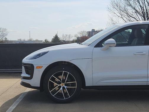 Carrara White 2026 Porsche Macan Base