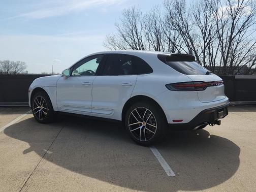 Carrara White 2026 Porsche Macan Base