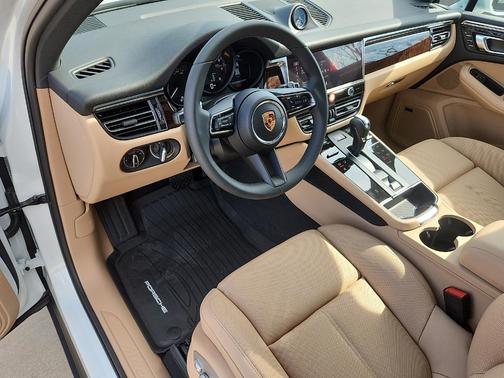 Carrara White 2026 Porsche Macan Base