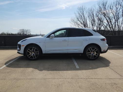 Carrara White 2026 Porsche Macan Base