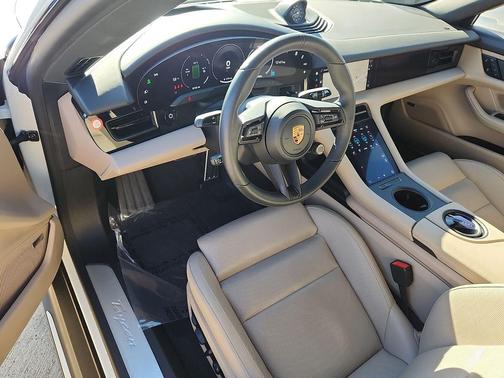 2025 Porsche Taycan 4