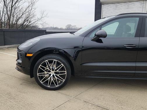 2026 Porsche Macan Base