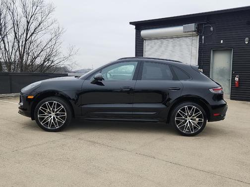 2026 Porsche Macan Base