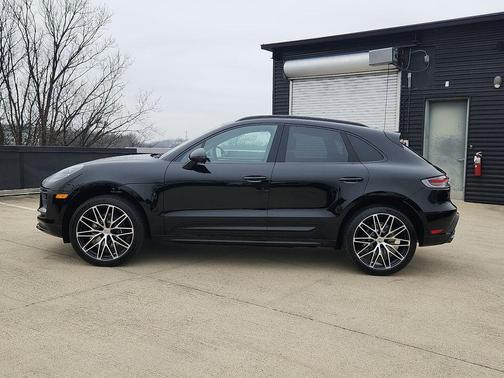 2026 Porsche Macan Base