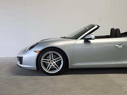 Rhodium Silver 2017 Porsche 911 Carrera