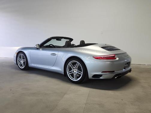 Rhodium Silver 2017 Porsche 911 Carrera