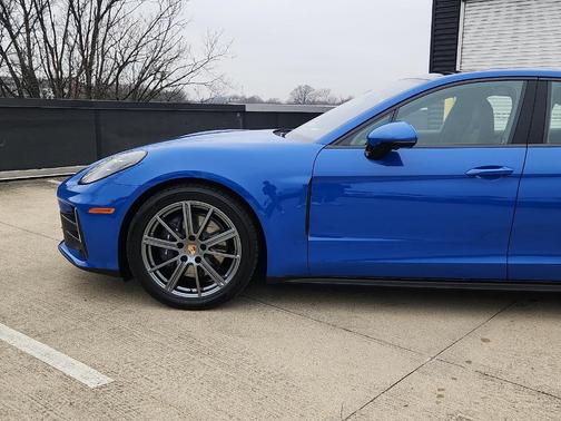 2026 Porsche Panamera 4