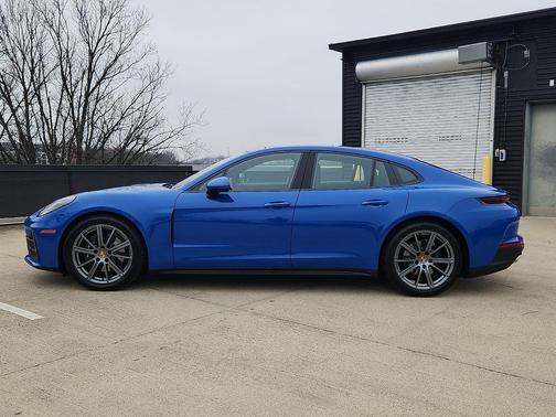 2026 Porsche Panamera 4