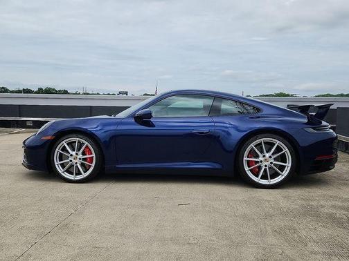 2024 Porsche 911 Carrera 4 GTS