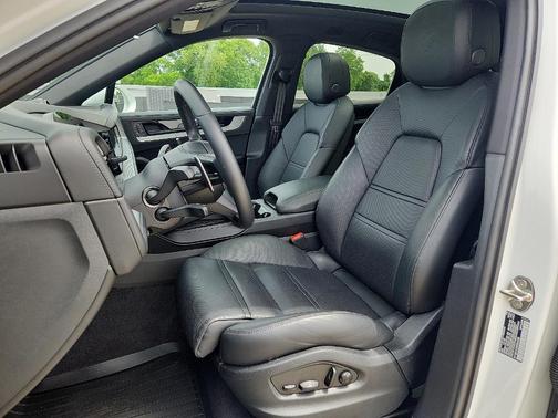 2024 Porsche Cayenne AWD