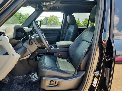 2024 Land Rover Defender P400 X-Dynamic SE