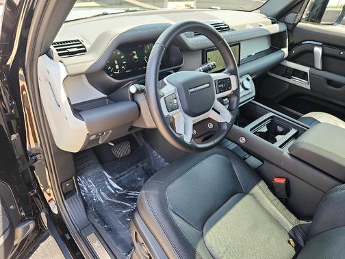 2024 Land Rover Defender P400 X-Dynamic SE