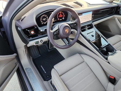 2026 Porsche Panamera 4