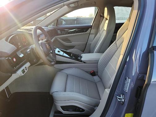 2026 Porsche Panamera 4