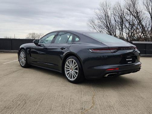 2022 Porsche Panamera 